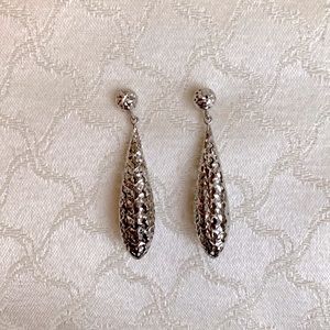 Sparkling 14k white gold earrings